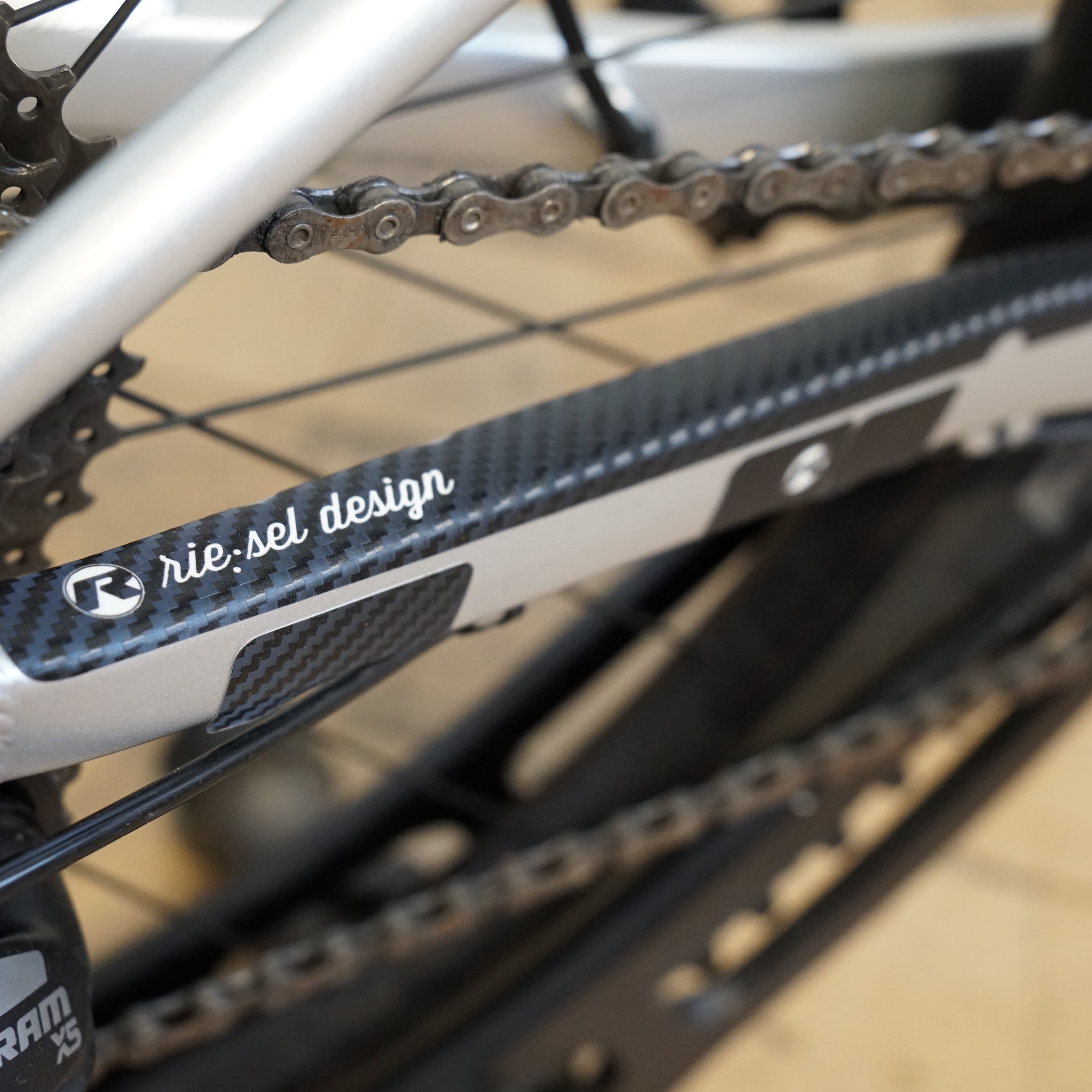 RIESEL CHAIN:GUARD SET STEALTH