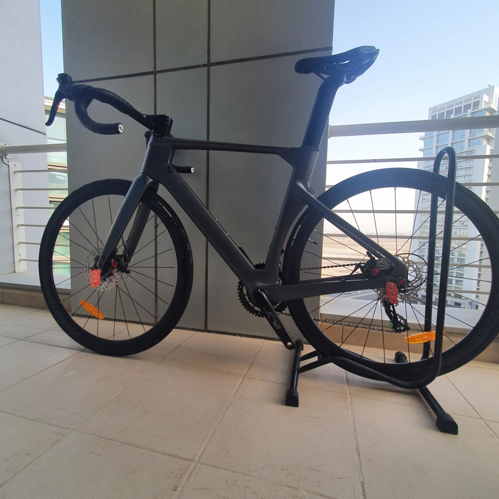 R10 700c Carbon Bike Road Bike - Matt Dark Gray