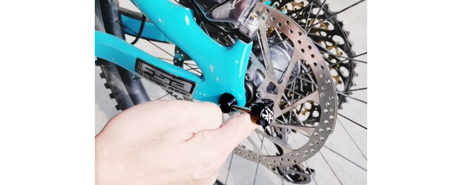 Da Bomb QR LOCK AXLE (REAR)