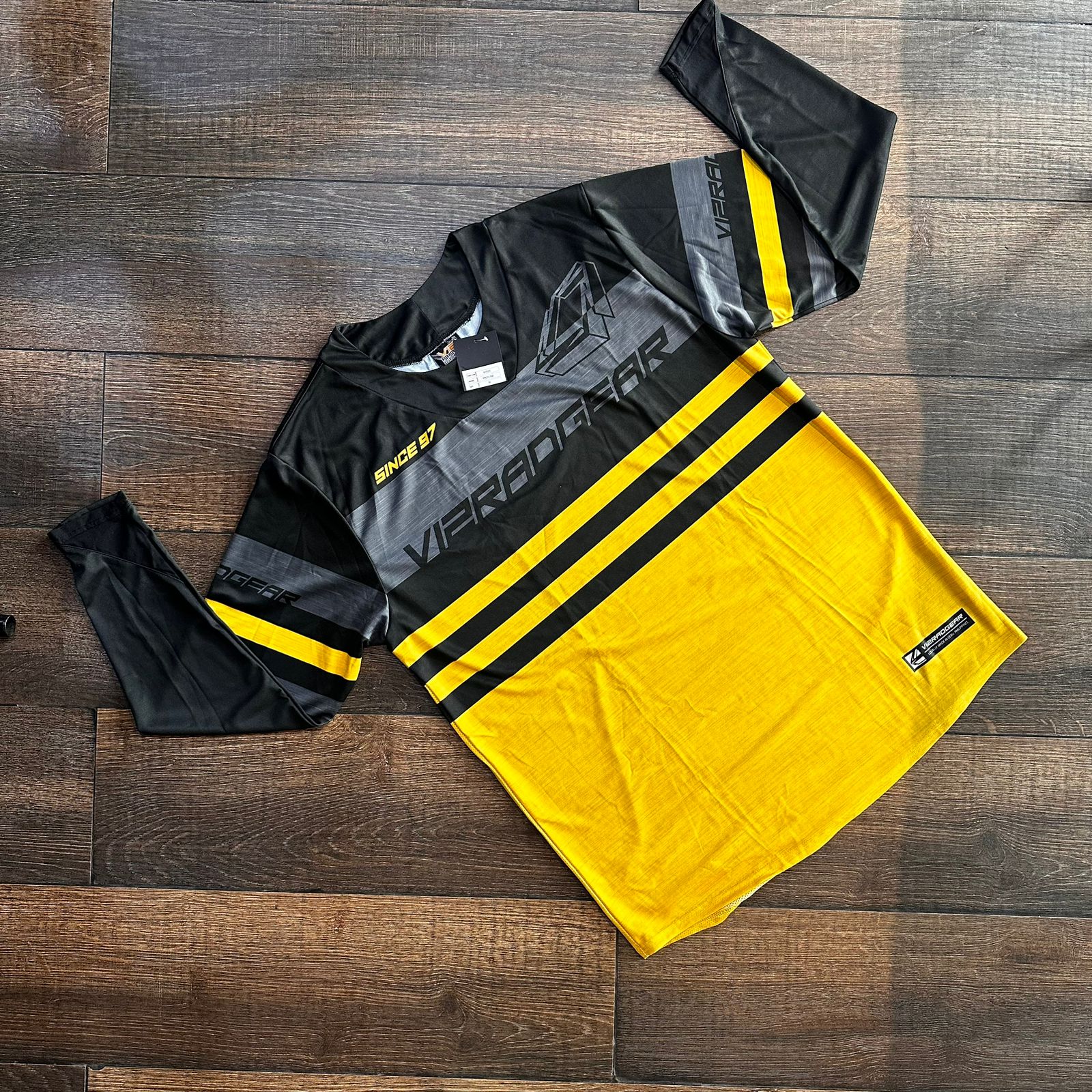 V12 Paceline Jersey cycle2cycleuae