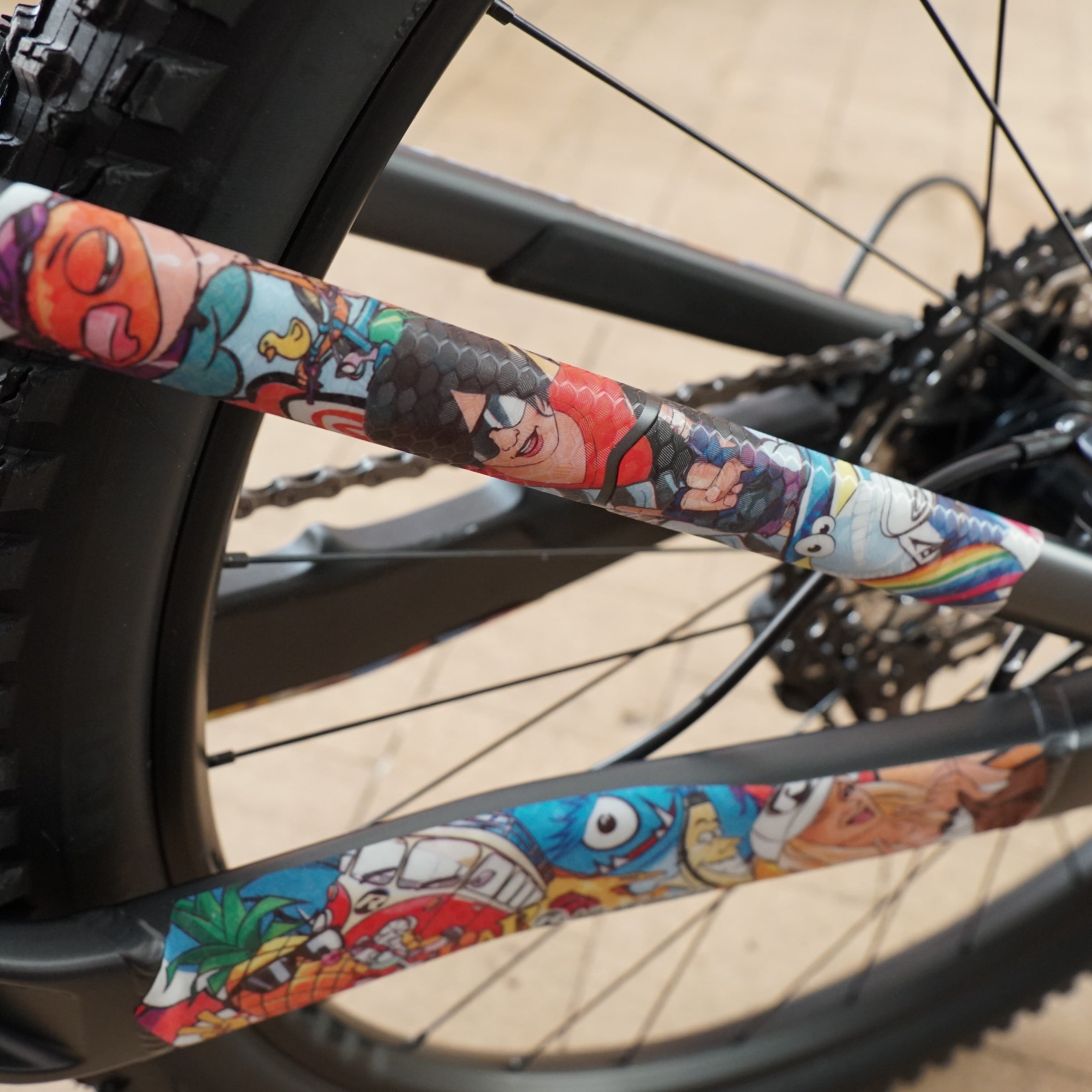 CHAIN:TAPE STICKERBOMB EYECATCHER