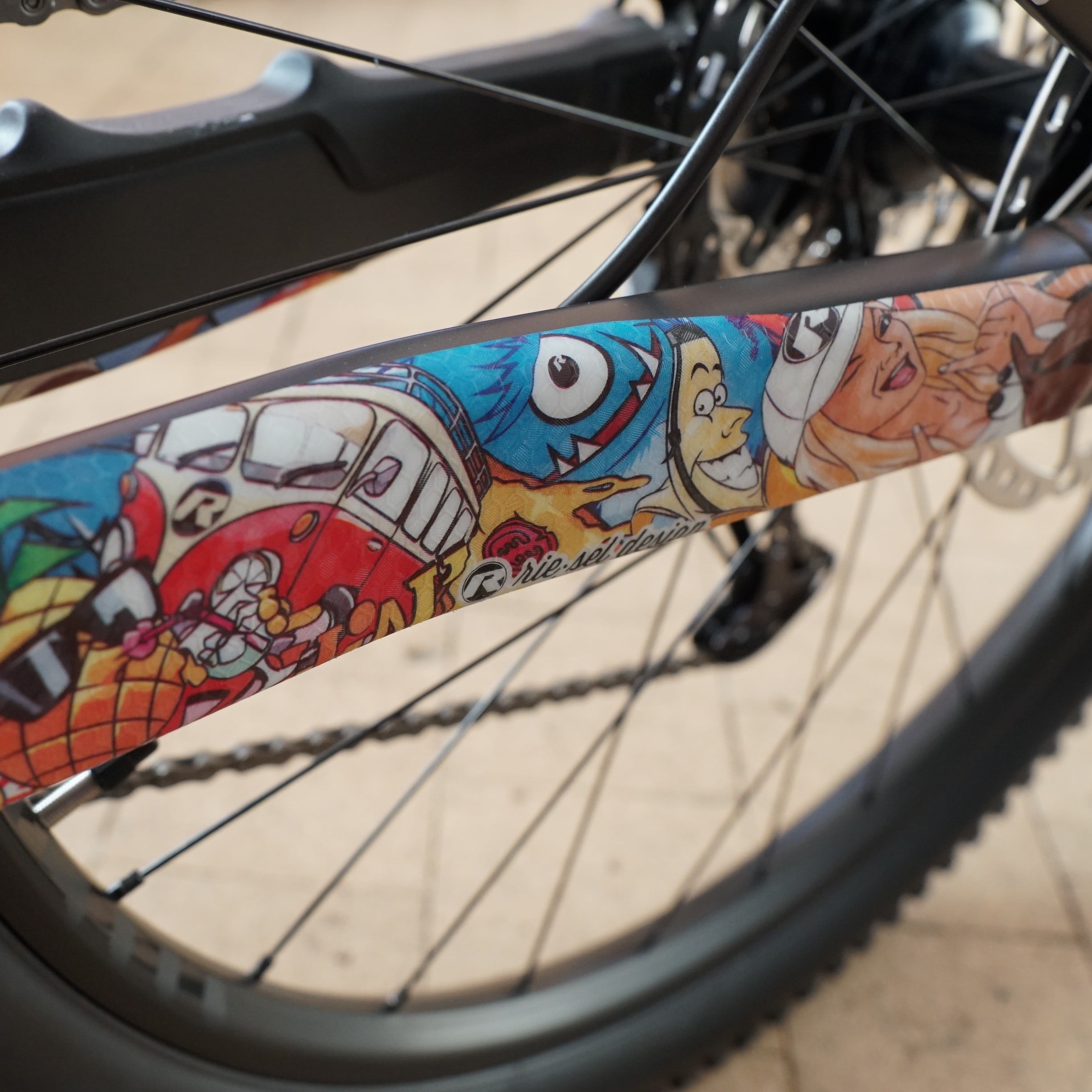 CHAIN:TAPE STICKERBOMB EYECATCHER